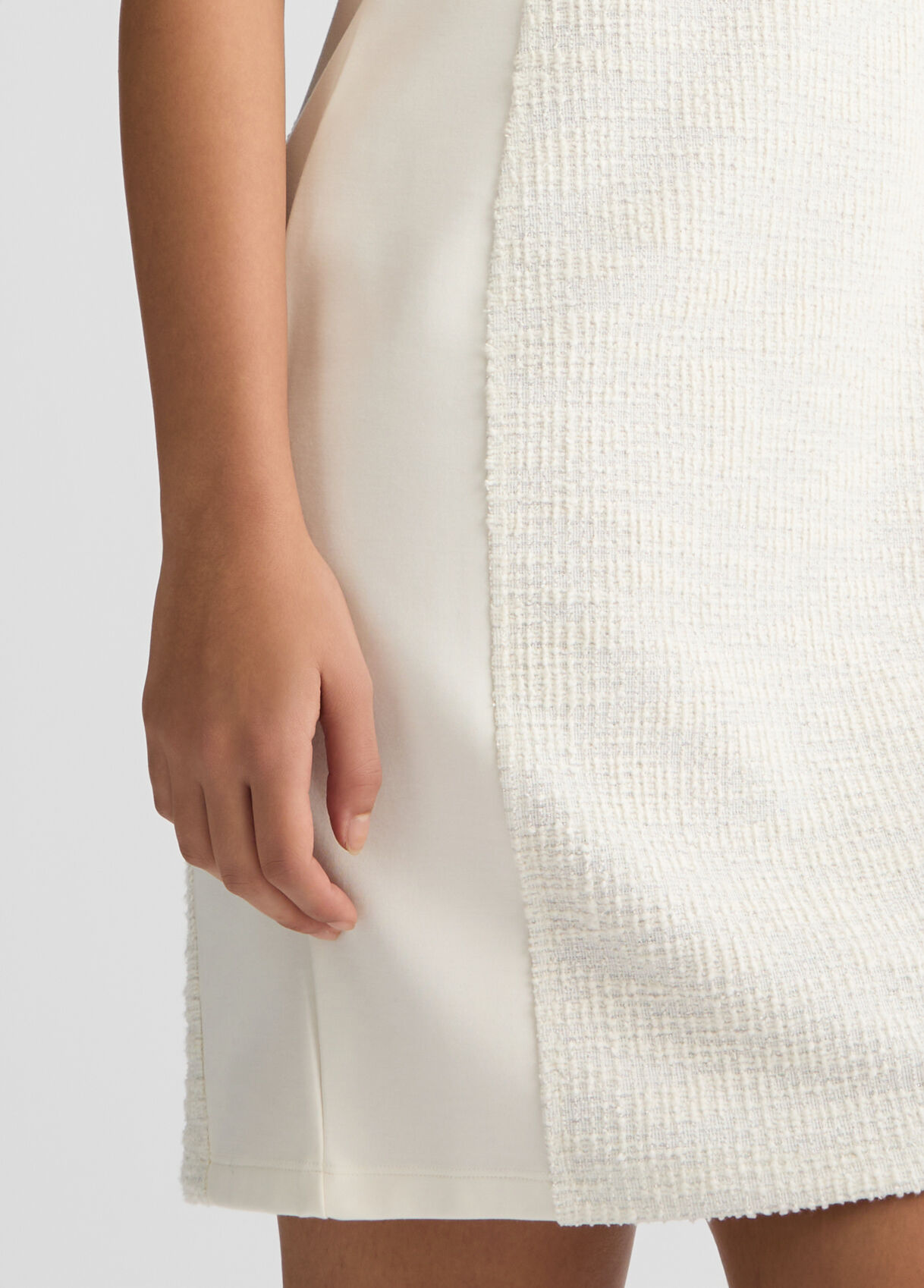 DRESS W. KNITTED