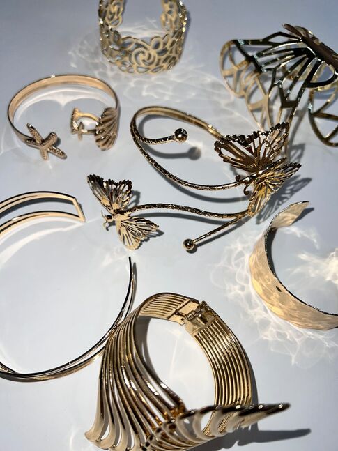 Arm bracelet