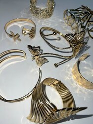 Arm bracelet