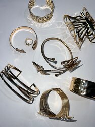 Arm bracelet
