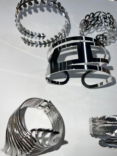 Arm bracelet