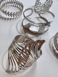 Arm bracelet