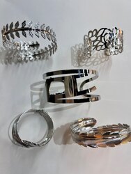 Arm bracelet