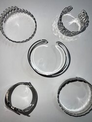 Arm bracelet