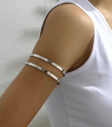 Arm bracelet