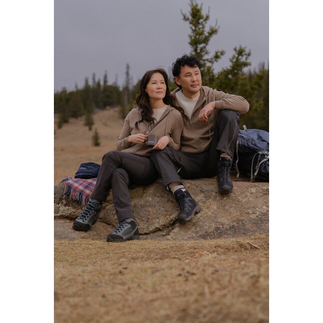 Эмэгтэй малгайтай цамц