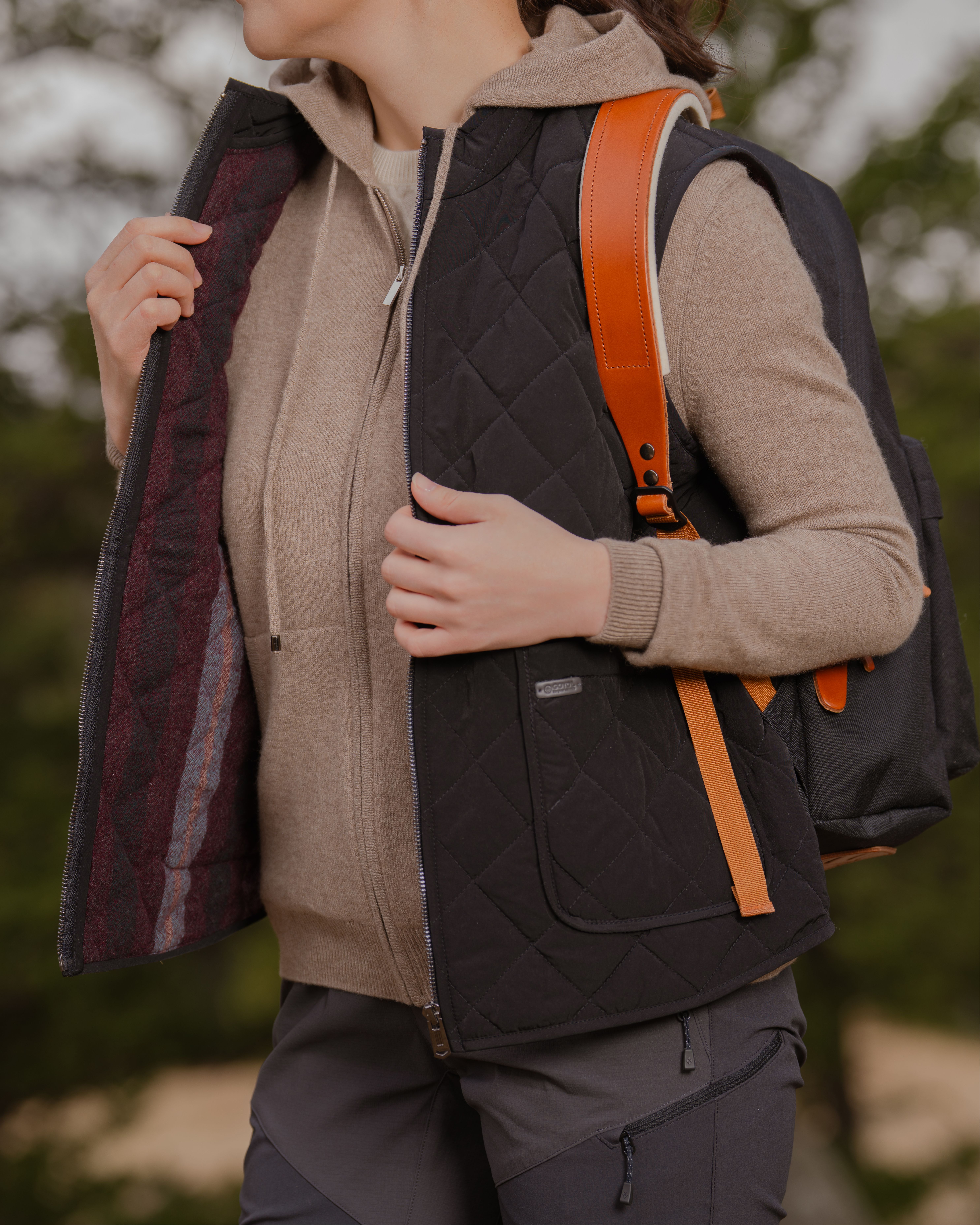 Эмэгтэй малгайтай цамц