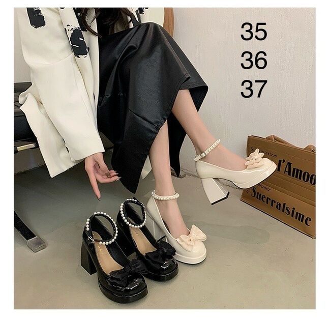 Лакан өргөн өсгийт