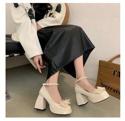 Лакан өргөн өсгийт