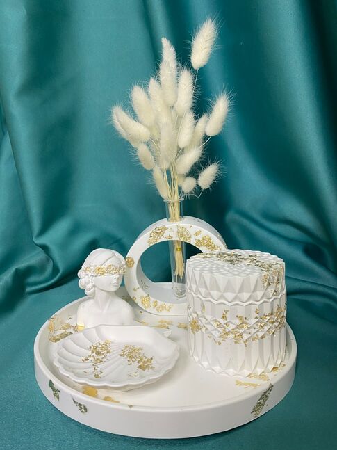 Golden women set