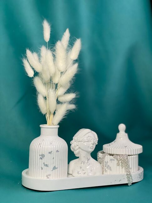White queen 4 set with flower