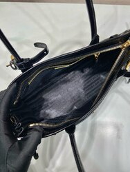 Prada bonnie арьсан цүнх