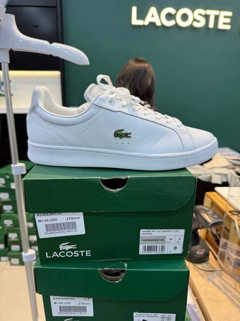 Lacoste - carnaby pro lace up sneakers