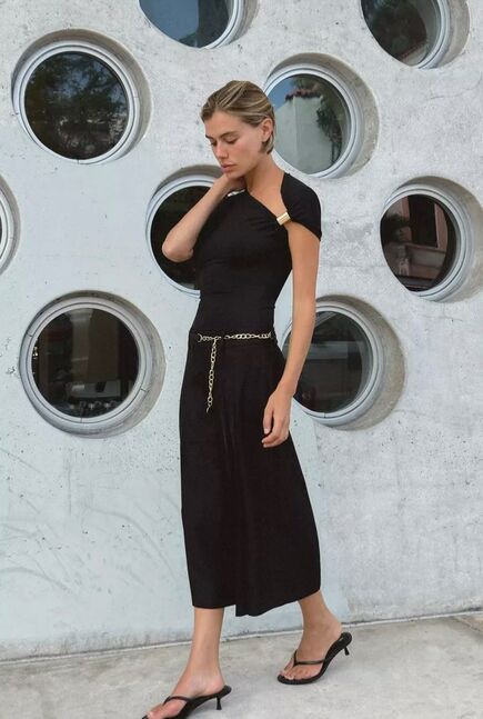 Asymmetric polyamide top