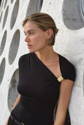 Asymmetric polyamide top