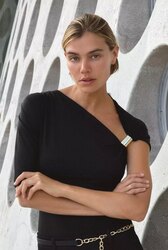 Asymmetric polyamide top