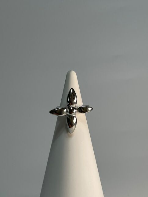 Цагаан алтаар бүрсэн гуулин бөгж