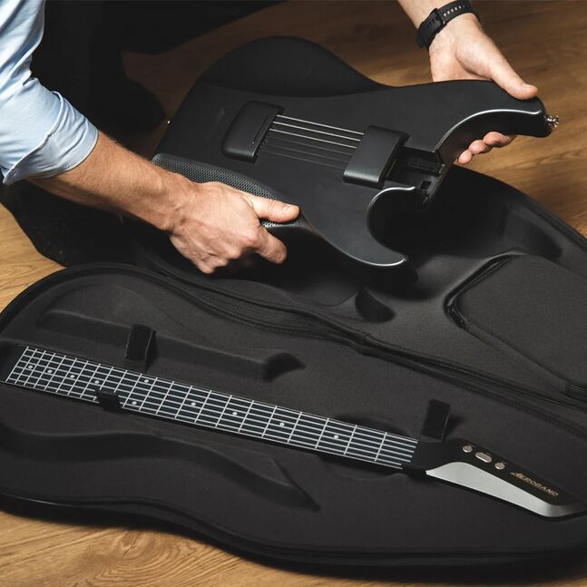 AeroBand Guitar Black 専用バッグ、マイク、アクセサリー付 hobbyzone.mn