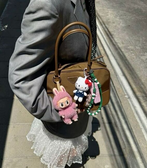 Labubu exiting macaron