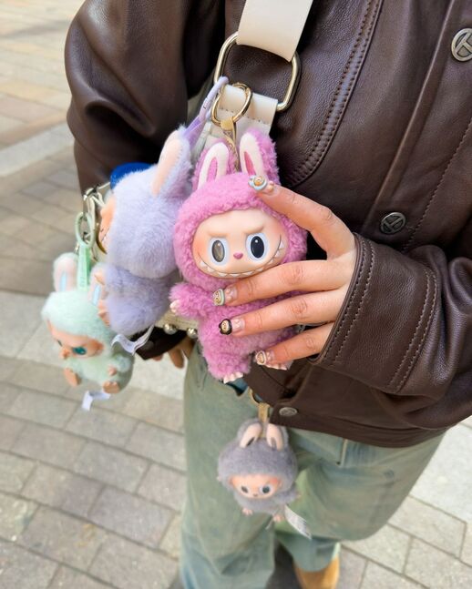 Labubu exiting macaron