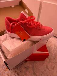 Wmns jordan series es 