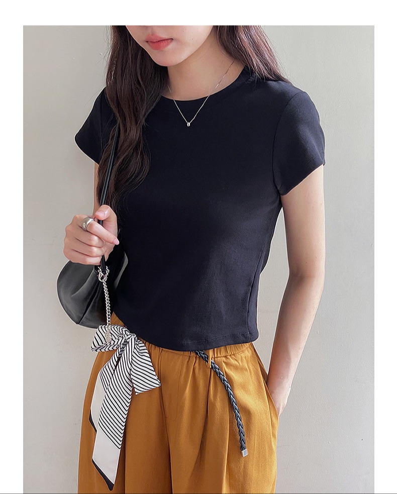 Round neck black shirt
