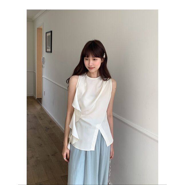 Ruffle flowy sleeveless shirt