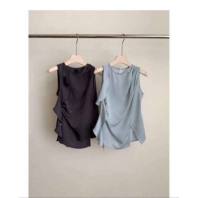 Ruffle flowy sleeveless shirt black