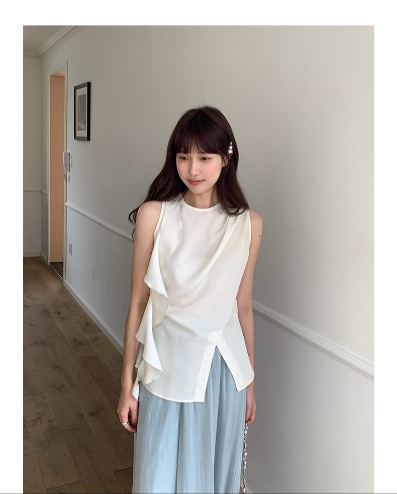 Ruffle flowy sleeveless shirt