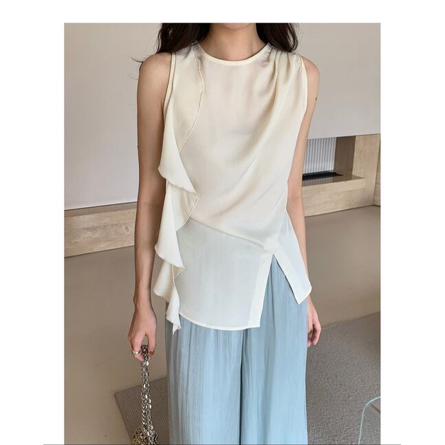 Ruffle flowy sleeveless shirt
