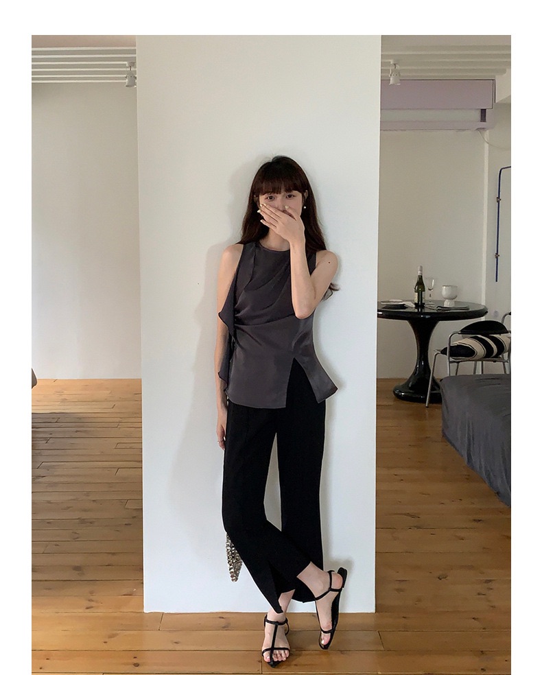 Ruffle flowy sleeveless shirt black