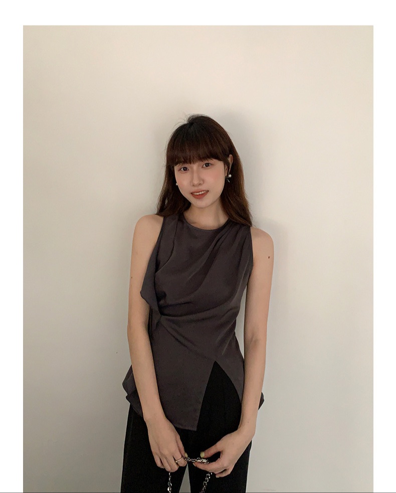 Ruffle flowy sleeveless shirt black