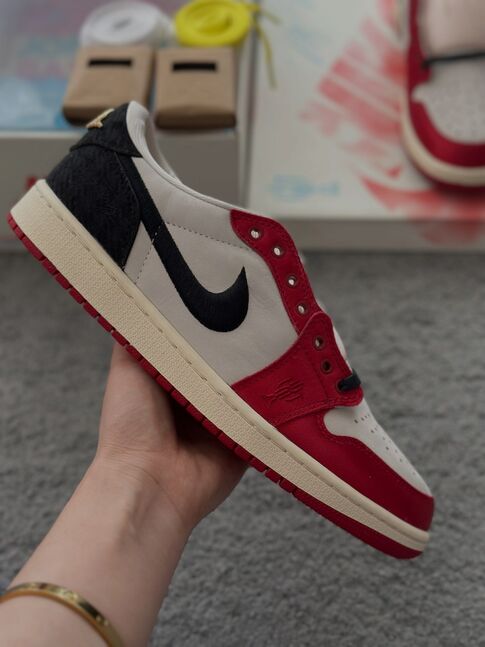 Nike jordan 1 low trophy room