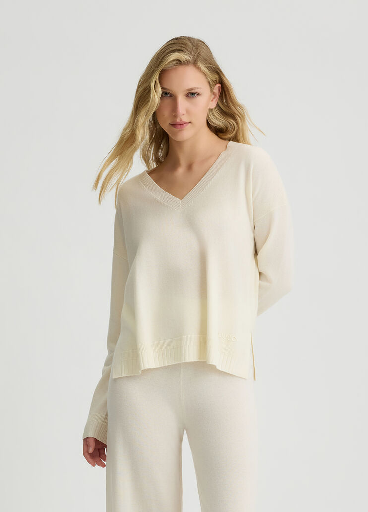 woman  jersey -or pullover-