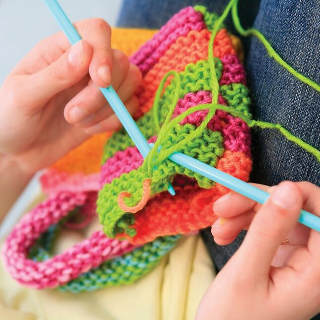 02753 4M Easy To Do Knitting