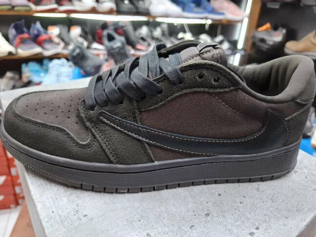 Jordan 1low travis scott