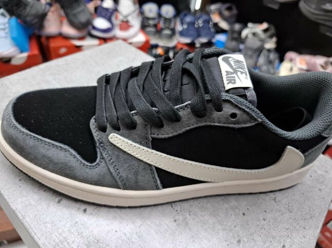 Jordan 1low travis scott
