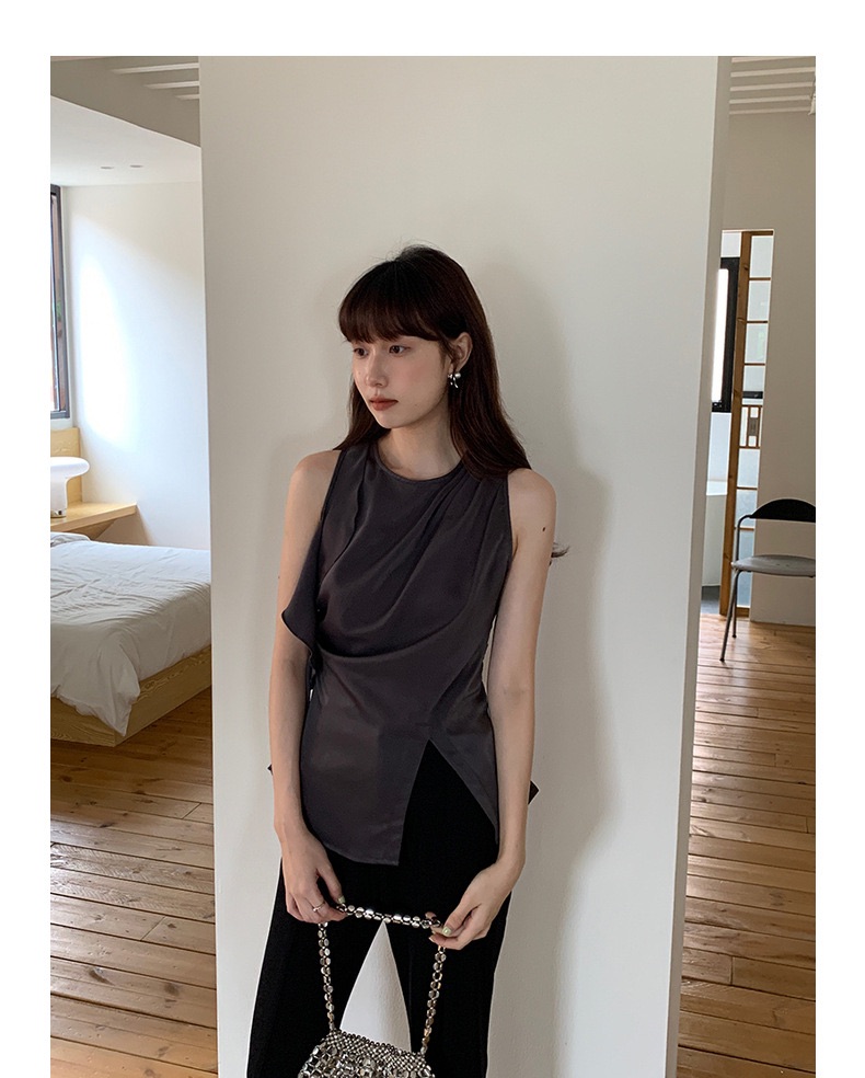 Ruffle flowy sleeveless shirt black