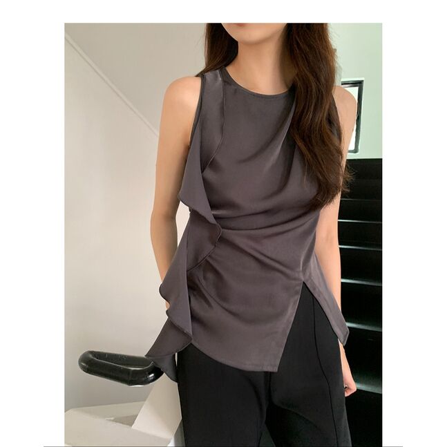 Ruffle flowy sleeveless shirt black