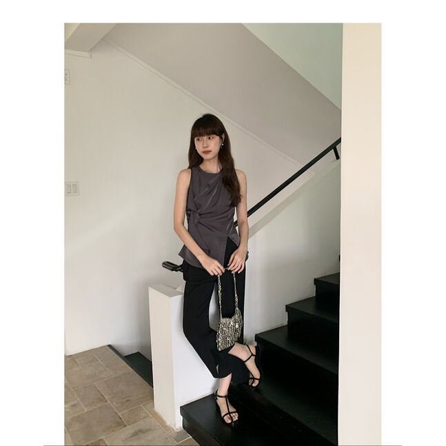 Ruffle flowy sleeveless shirt black