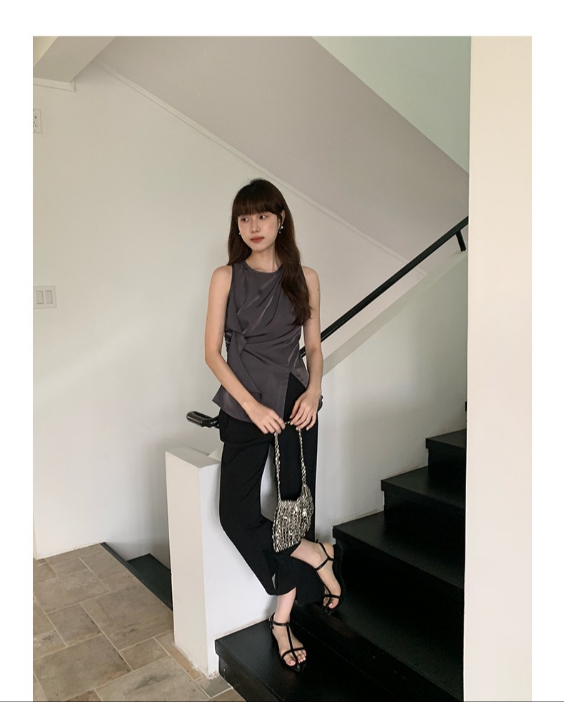 Ruffle flowy sleeveless shirt black