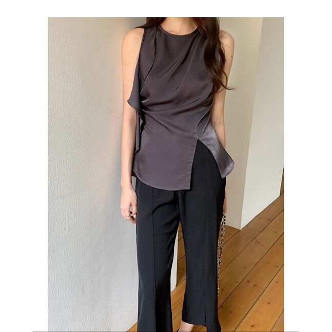 Ruffle flowy sleeveless shirt black