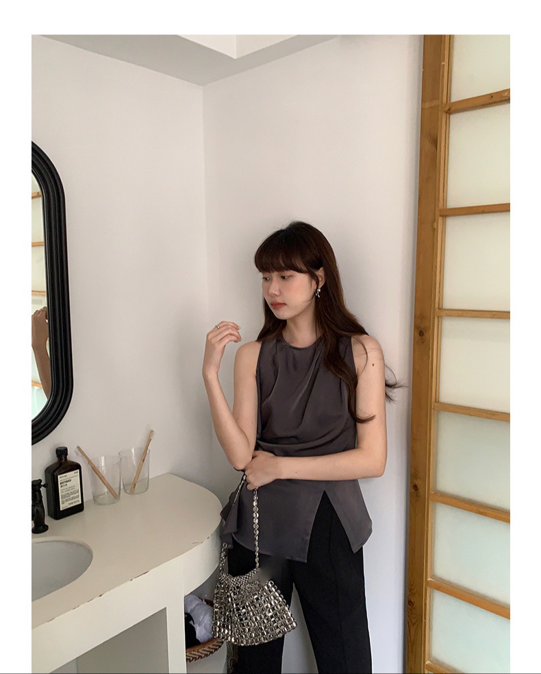 Ruffle flowy sleeveless shirt black