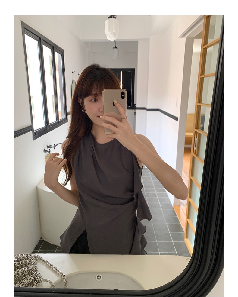 Ruffle flowy sleeveless shirt black