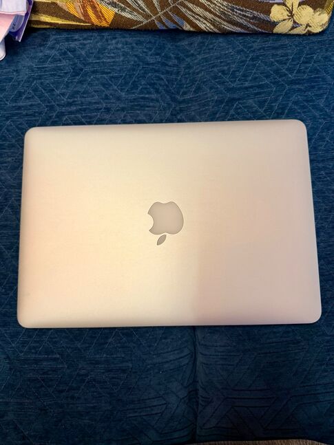 Apple macbook pro 13” early 2015