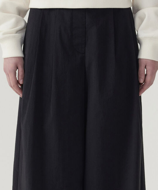 WOMEN'S TWO-TUCK BANDED WIDE PANTS