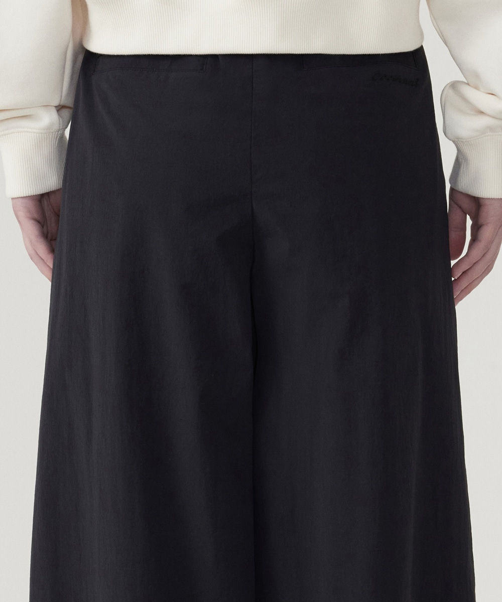 WOMEN'S TWO-TUCK BANDED WIDE PANTS