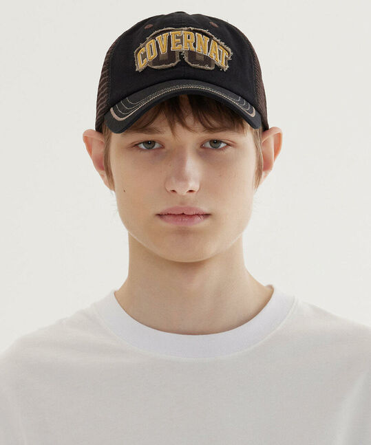 [COZY FIT] ARCH LOGO VINTAGE APPLIQUE TRUCKER CAP