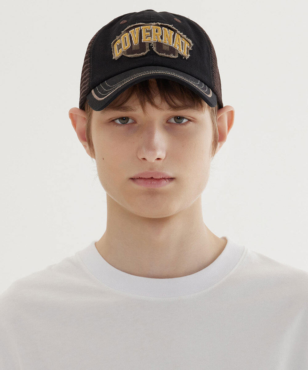 [COZY FIT] ARCH LOGO VINTAGE APPLIQUE TRUCKER CAP