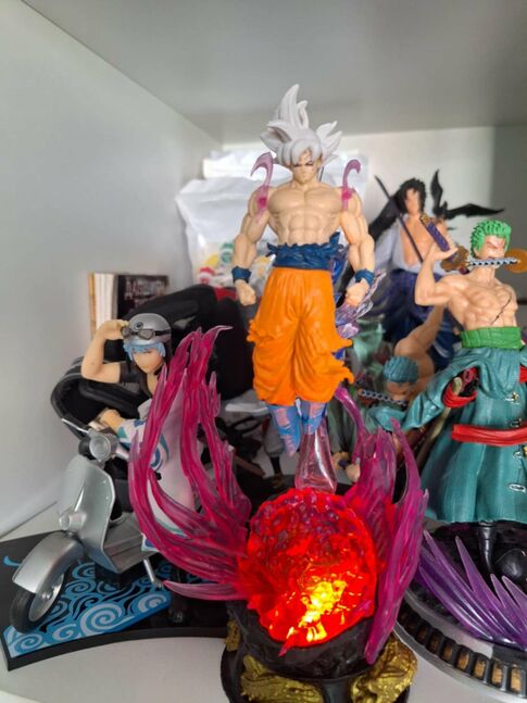 Goku figure